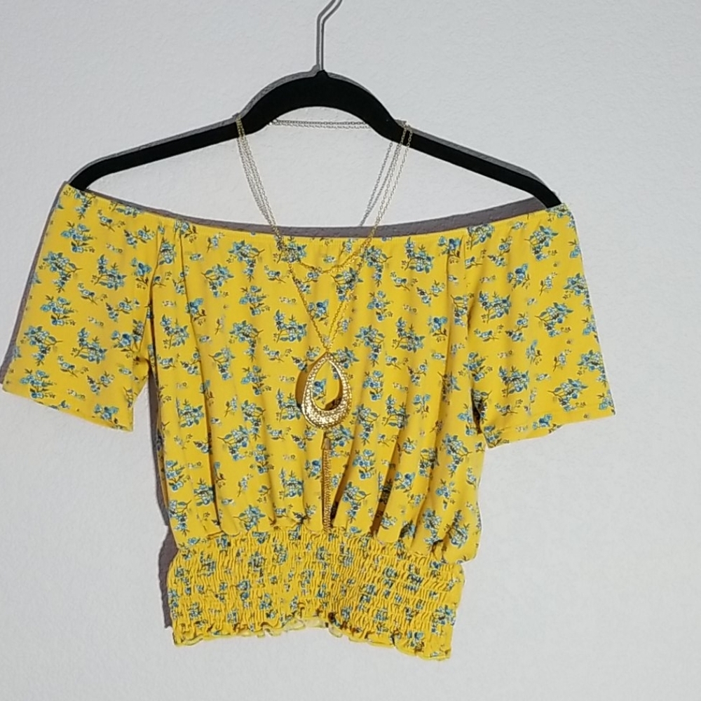 shirt with necklace